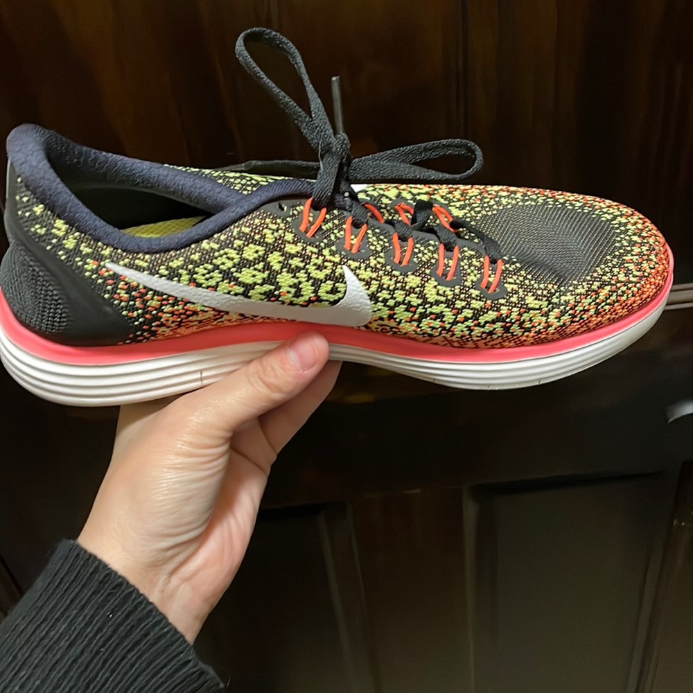 Nikes size 9. Barely worn.